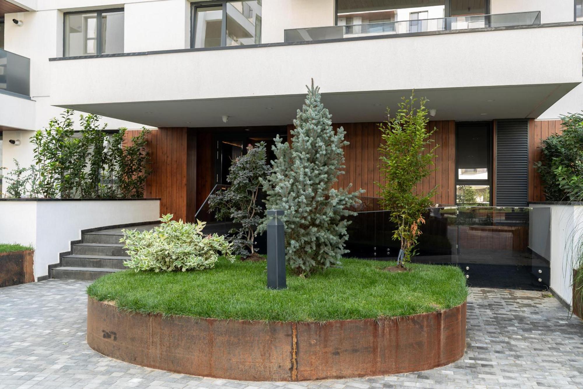 Stylish 1br With Balcony In Vibrant Business Area Appartamento Bucarest