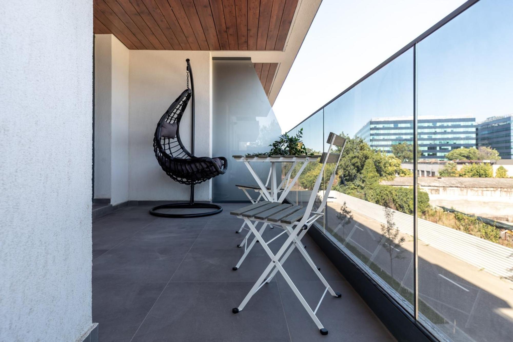 Stylish 1br With Balcony In Vibrant Business Area Appartamento *