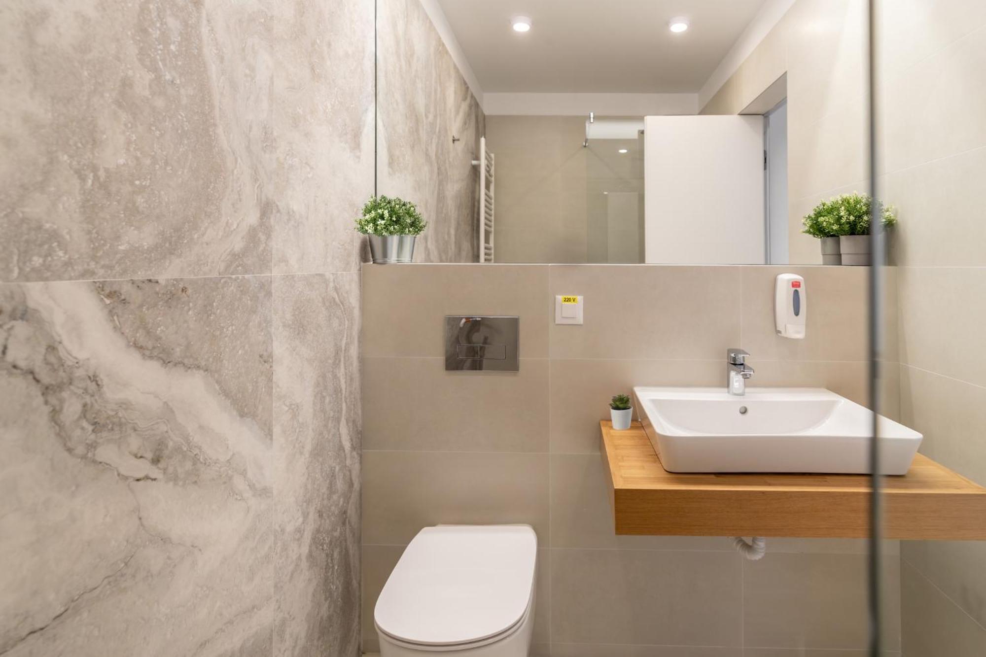 Stylish 1br With Balcony In Vibrant Business Area Appartamento Bucarest