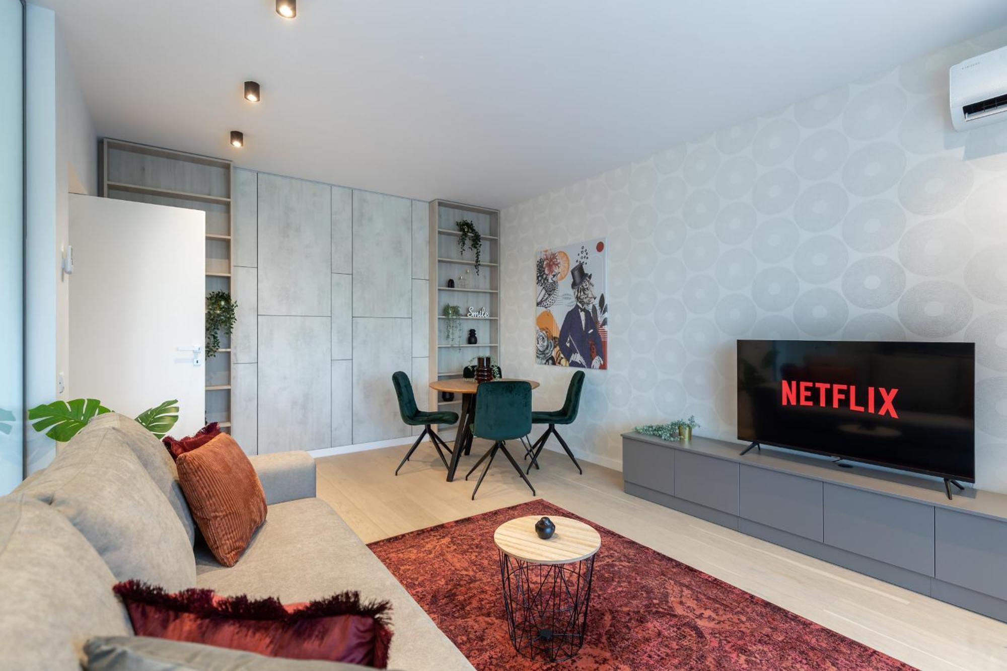 Stylish 1br With Balcony In Vibrant Business Area Appartamento
