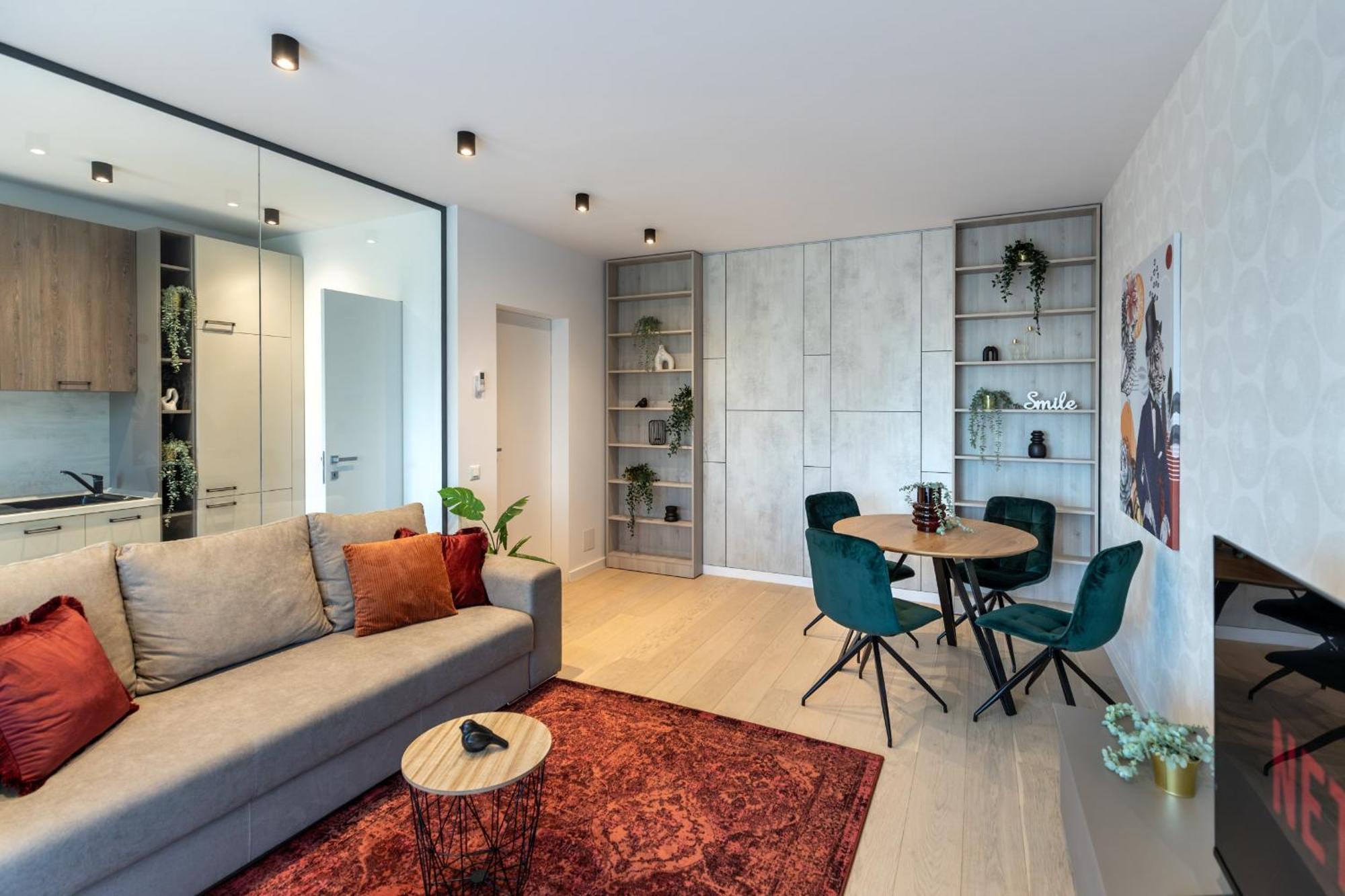 Appartamento Stylish 1br With Balcony In Vibrant Business Area